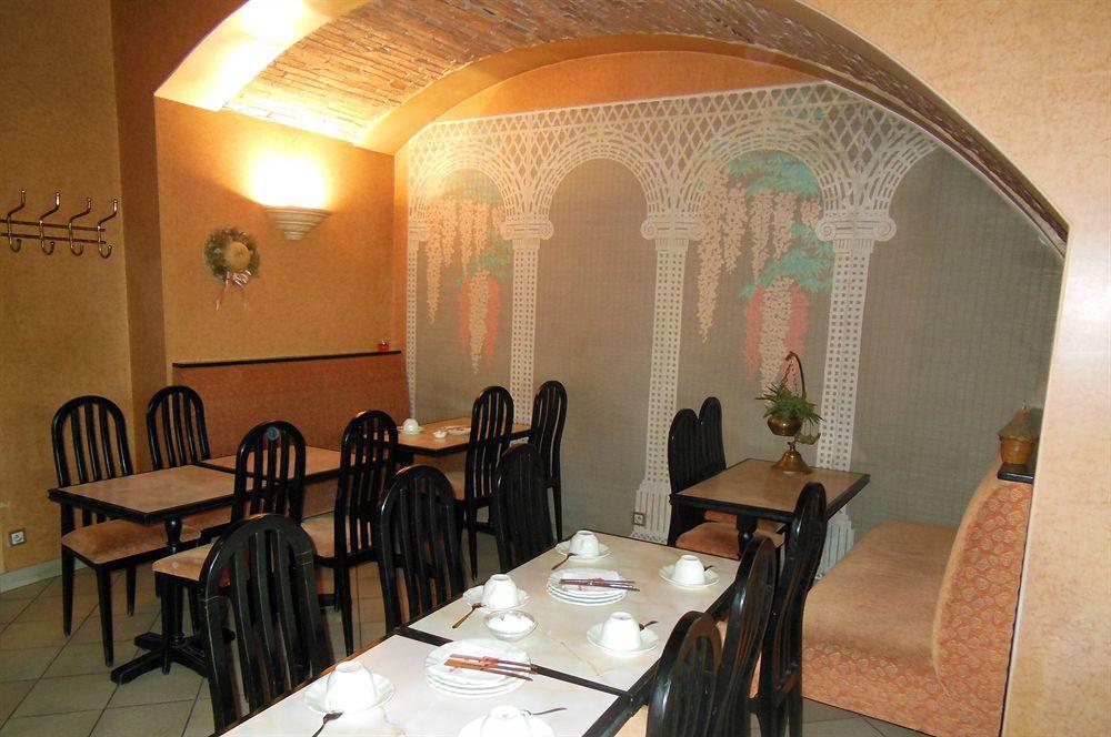 Hotel George Монмельян Экстерьер фото
